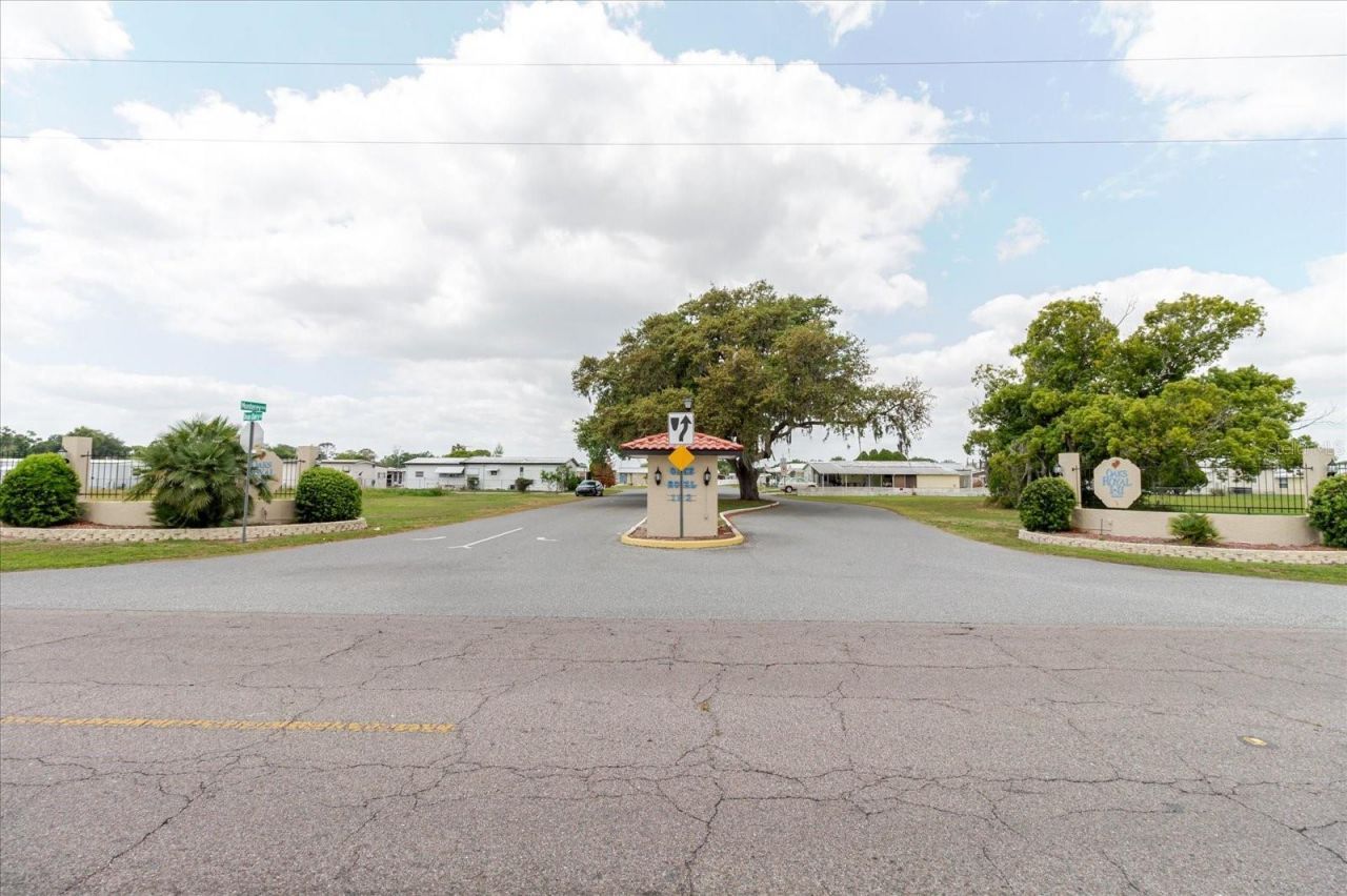 5407 Dean Dairy Rd, Zephyrhills, FL 33541 Photo