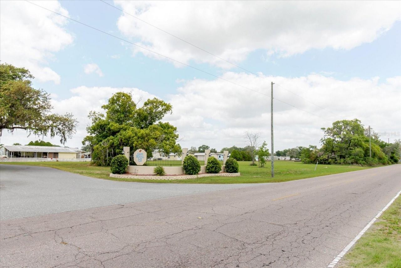 5407 Dean Dairy Rd, Zephyrhills, FL 33541 Photo