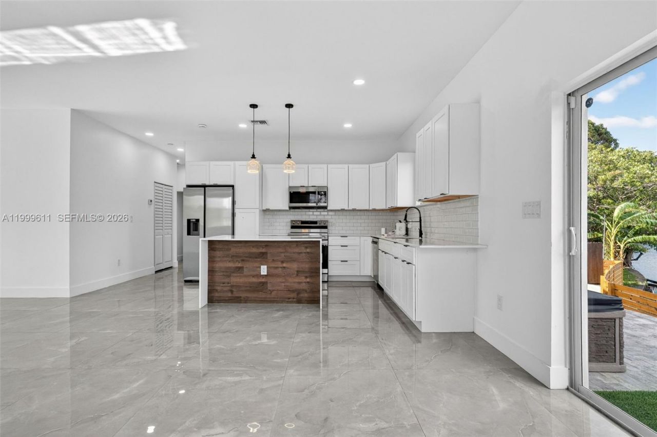 655 NW 24 Avenue, Fort Lauderdale, FL 33311 Photo