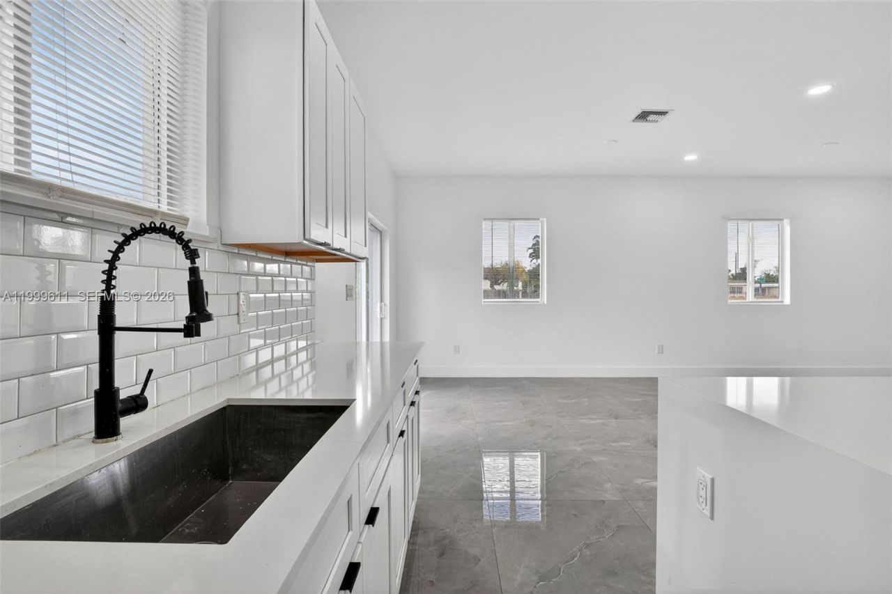 655 NW 24 Avenue, Fort Lauderdale, FL 33311 Photo