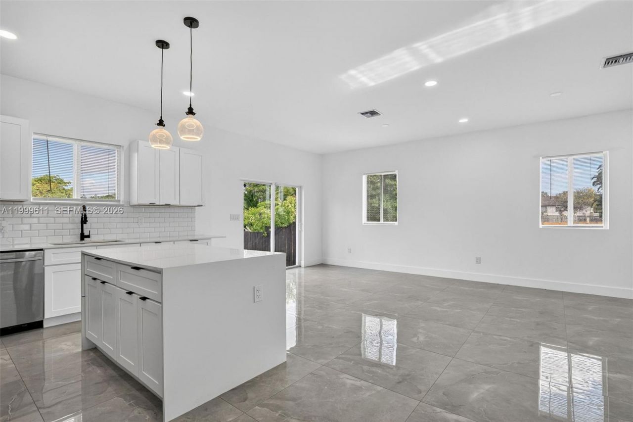 655 NW 24 Avenue, Fort Lauderdale, FL 33311 Photo