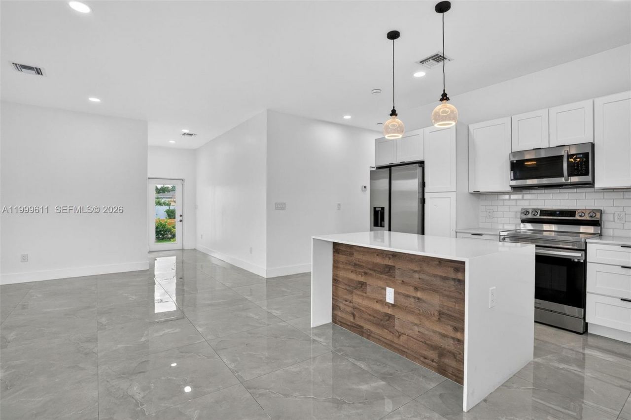 655 NW 24 Avenue, Fort Lauderdale, FL 33311 Photo