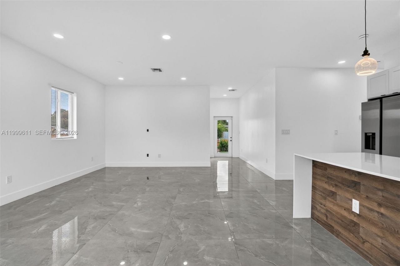 655 NW 24 Avenue, Fort Lauderdale, FL 33311 Photo