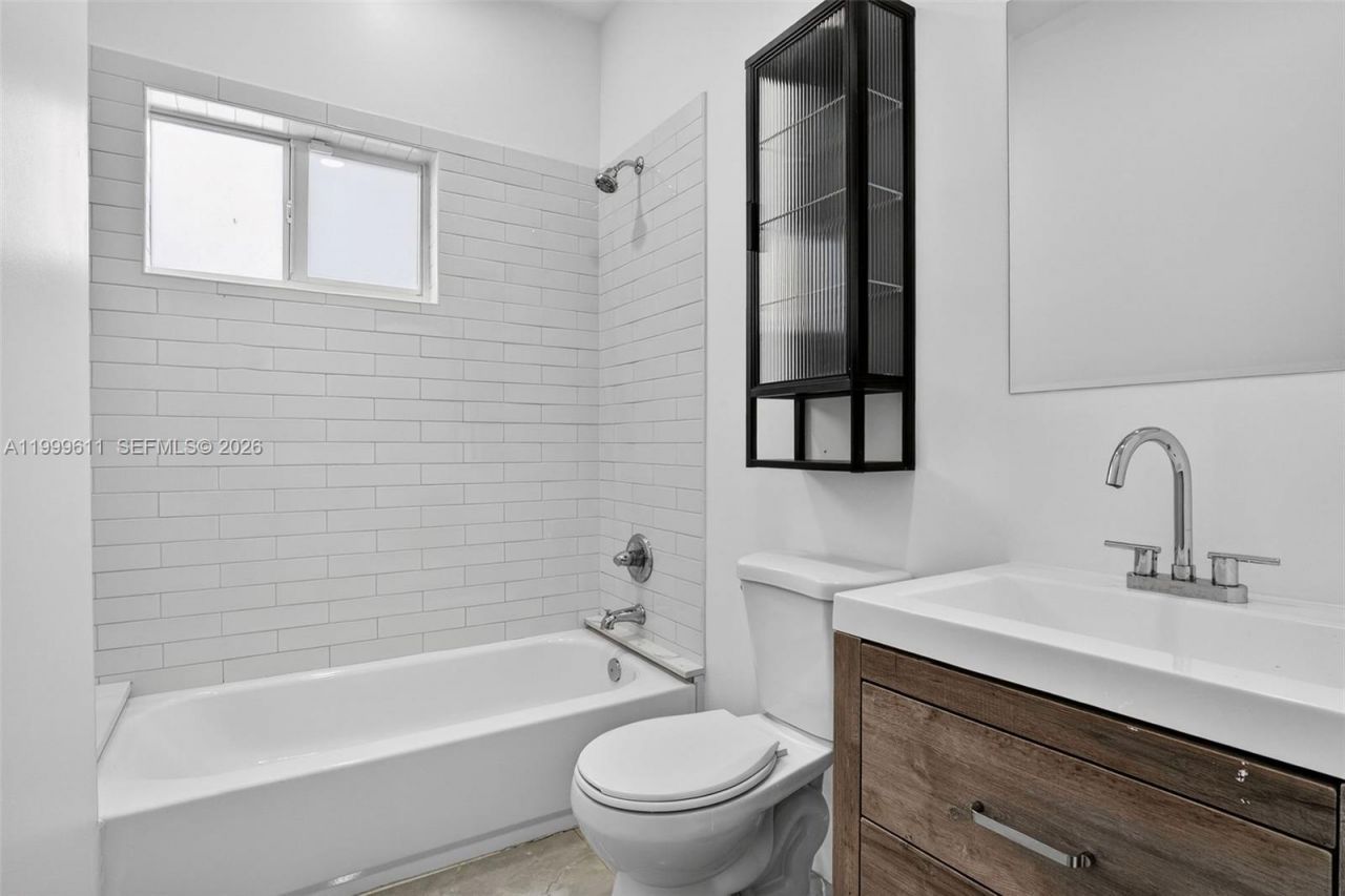 655 NW 24 Avenue, Fort Lauderdale, FL 33311 Photo