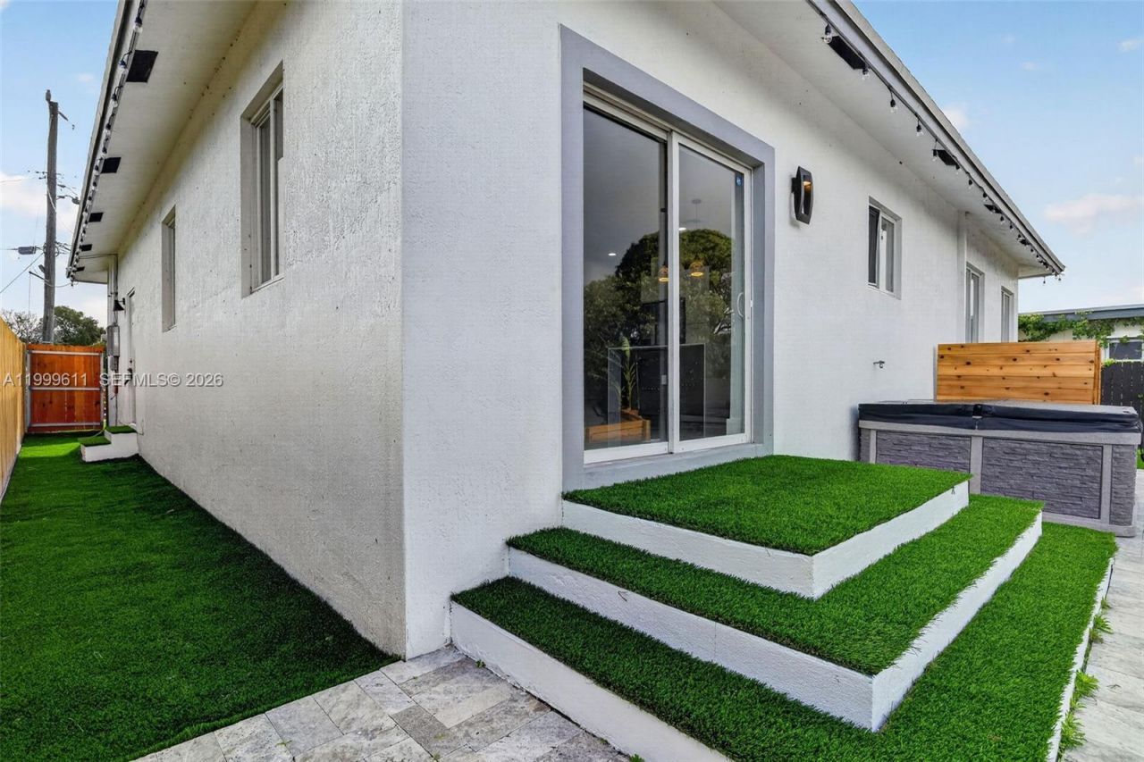 655 NW 24 Avenue, Fort Lauderdale, FL 33311 Photo