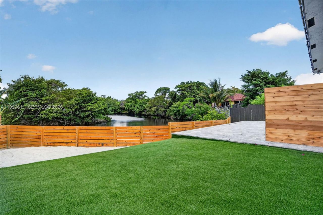 655 NW 24 Avenue, Fort Lauderdale, FL 33311 Photo