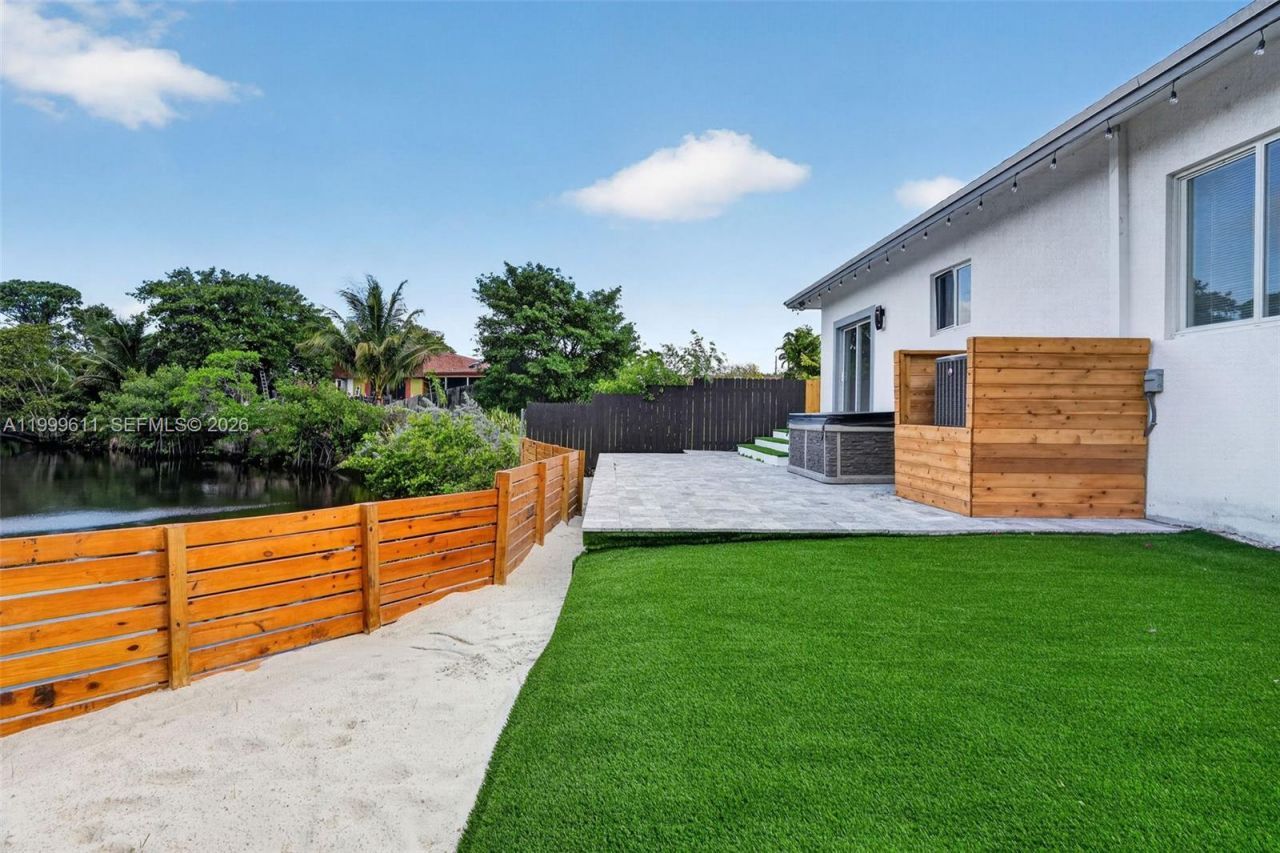 655 NW 24 Avenue, Fort Lauderdale, FL 33311 Photo