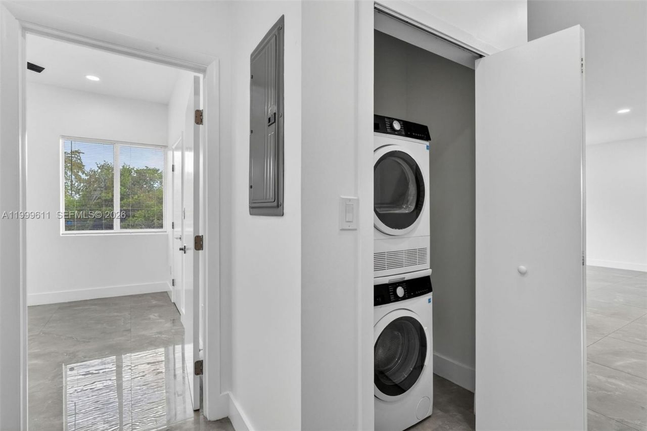 655 NW 24 Avenue, Fort Lauderdale, FL 33311 Photo