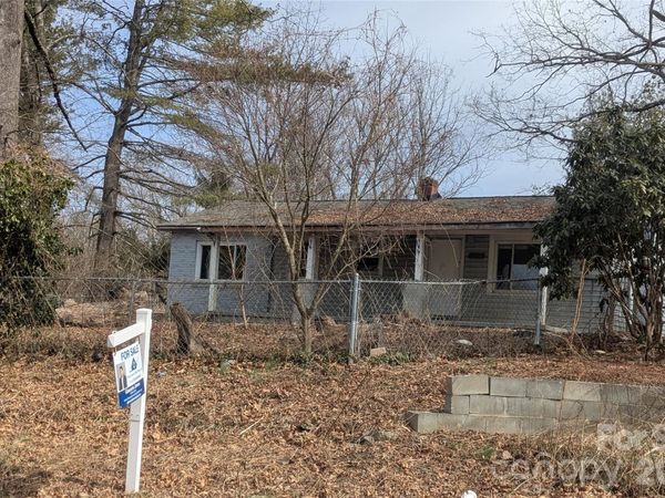 379 Oakview Park Road , Asheville, NC 28803