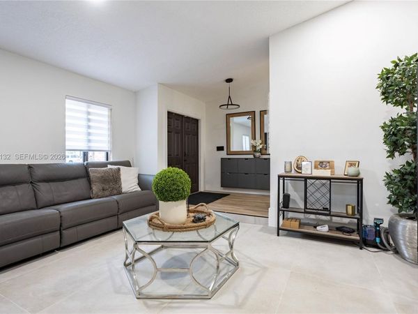 1030 NW 95th Ter, Plantation, FL 33322