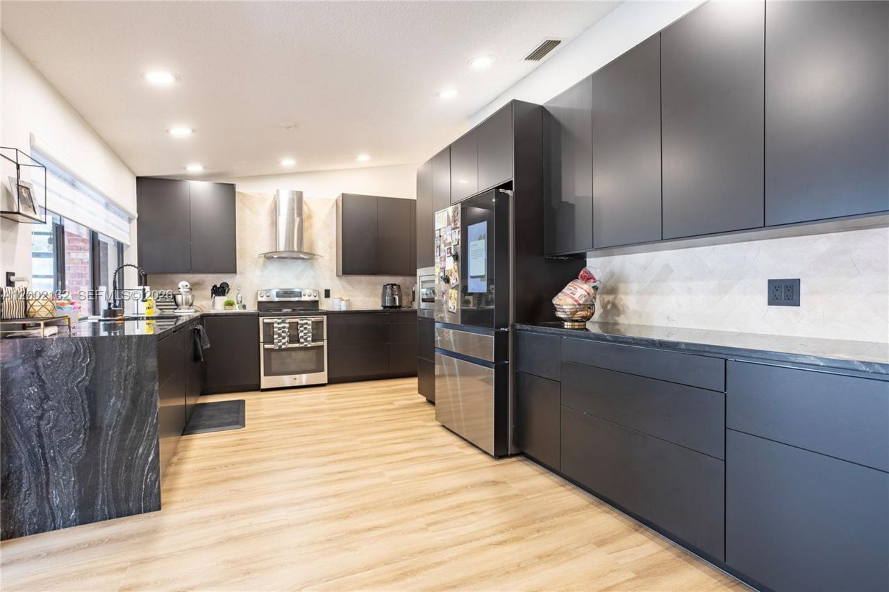 1030 NW 95th Ter, Plantation, FL 33322 Photo