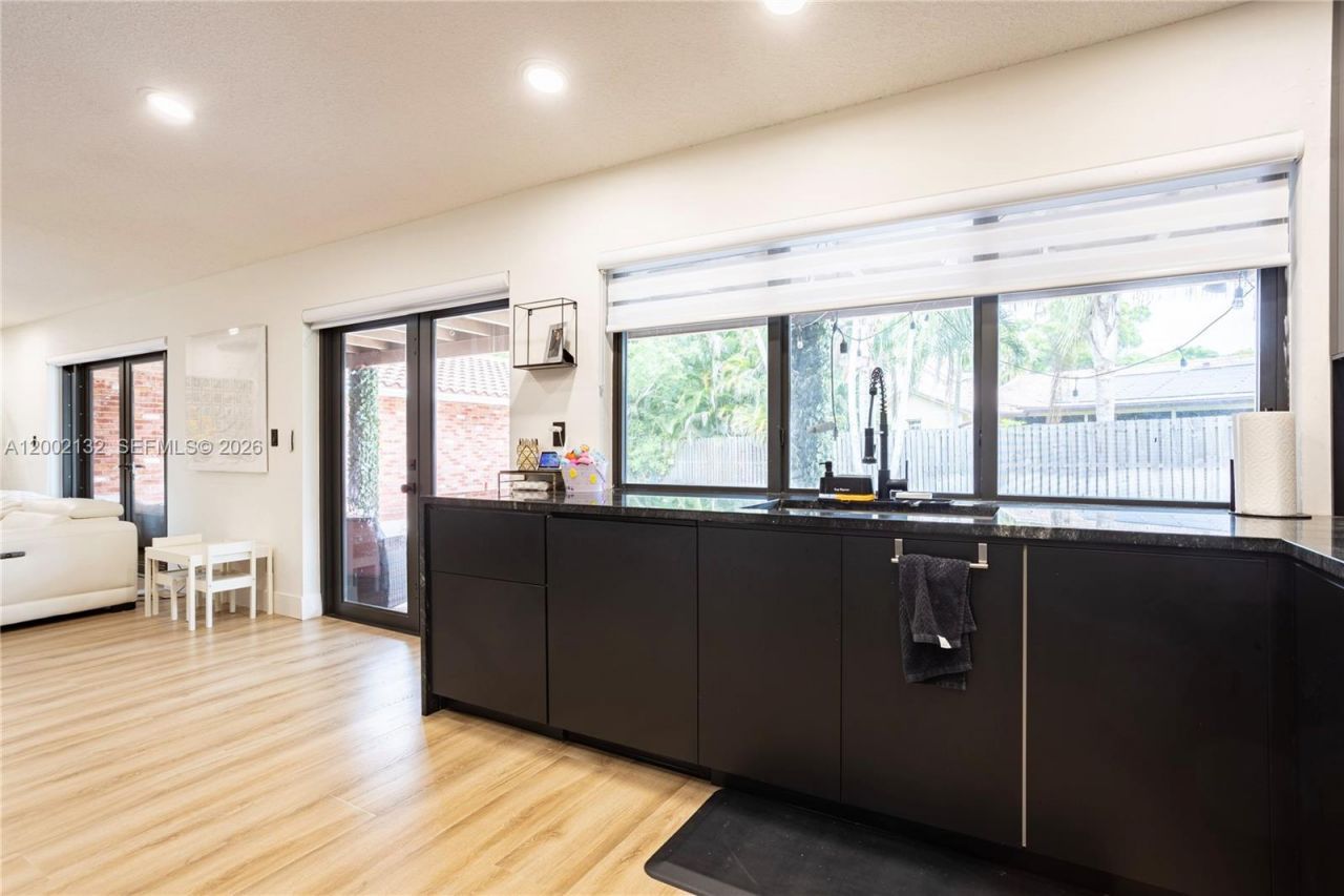 1030 NW 95th Ter, Plantation, FL 33322 Photo