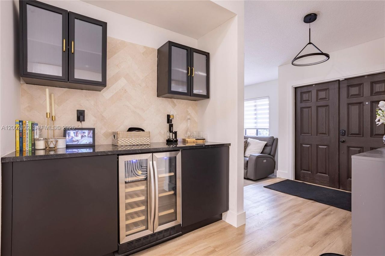 1030 NW 95th Ter, Plantation, FL 33322 Photo