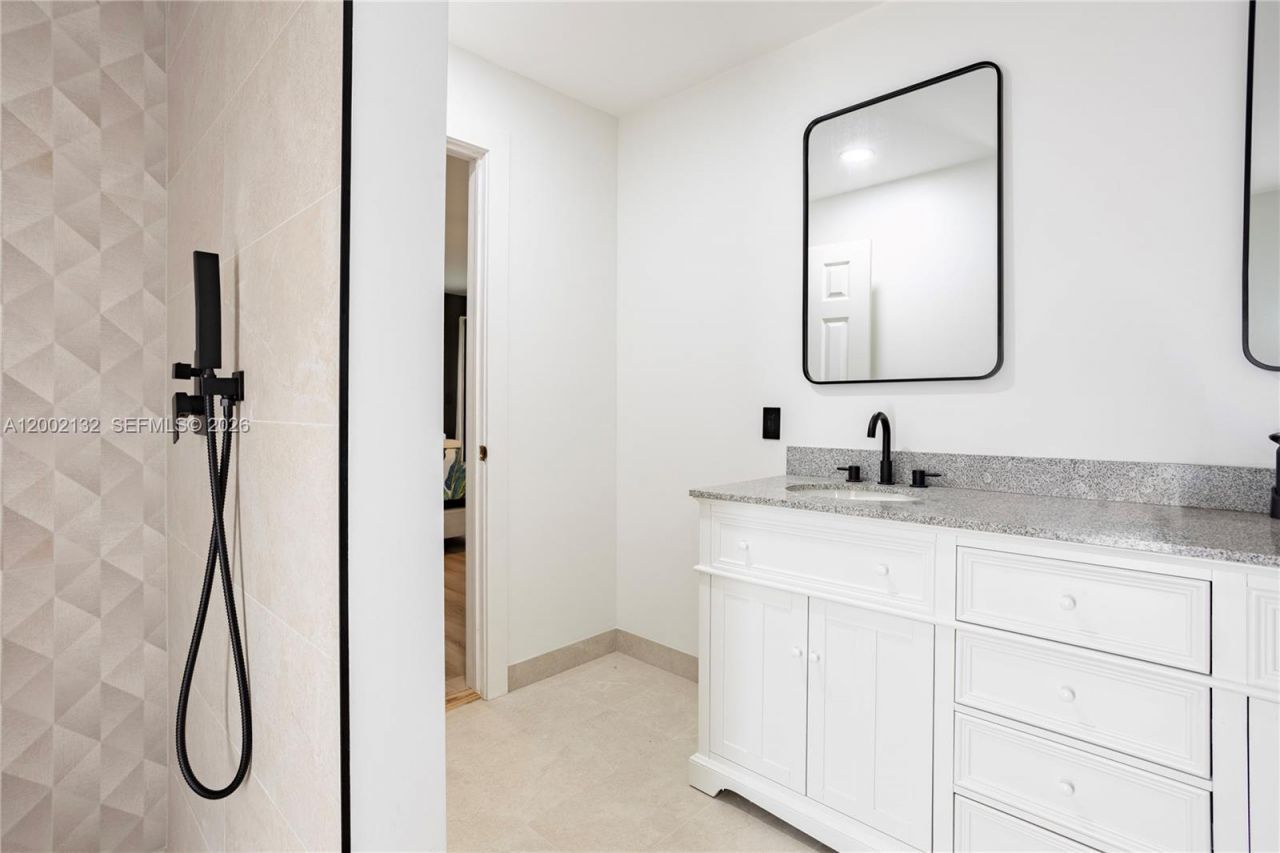 1030 NW 95th Ter, Plantation, FL 33322 Photo