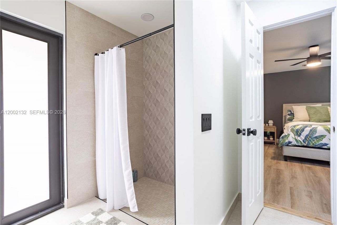 1030 NW 95th Ter, Plantation, FL 33322 Photo