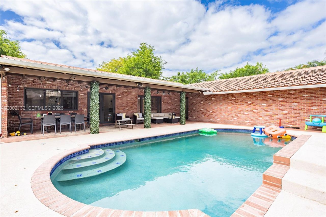 1030 NW 95th Ter, Plantation, FL 33322 Photo