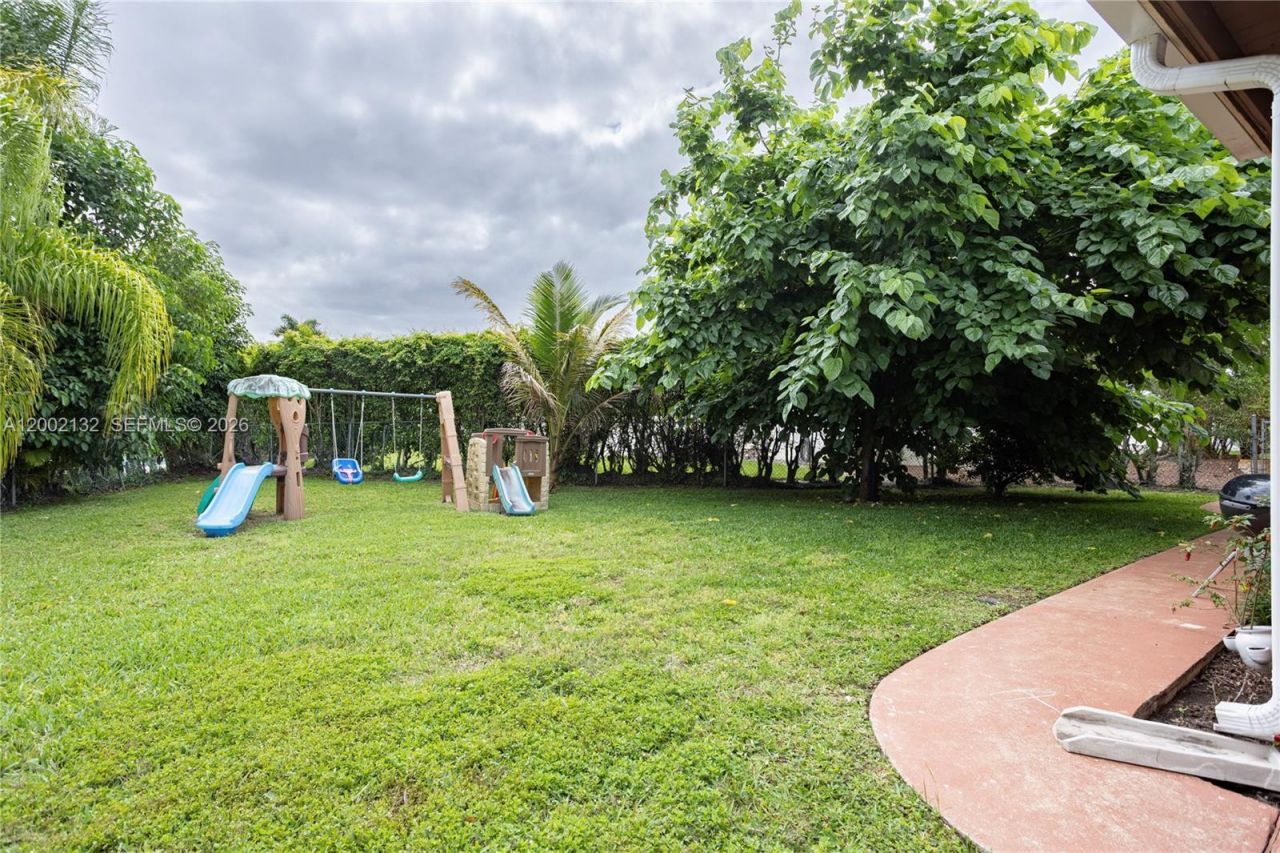 1030 NW 95th Ter, Plantation, FL 33322 Photo