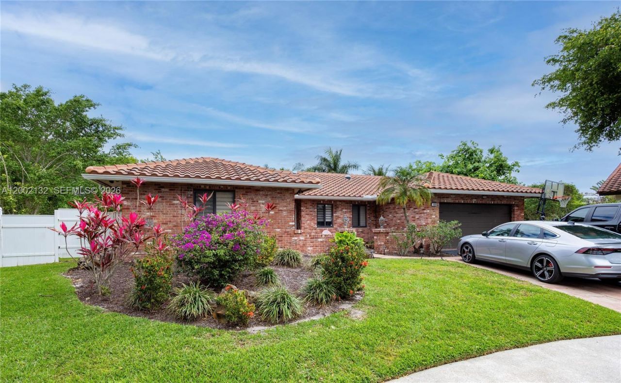 1030 NW 95th Ter, Plantation, FL 33322 Photo