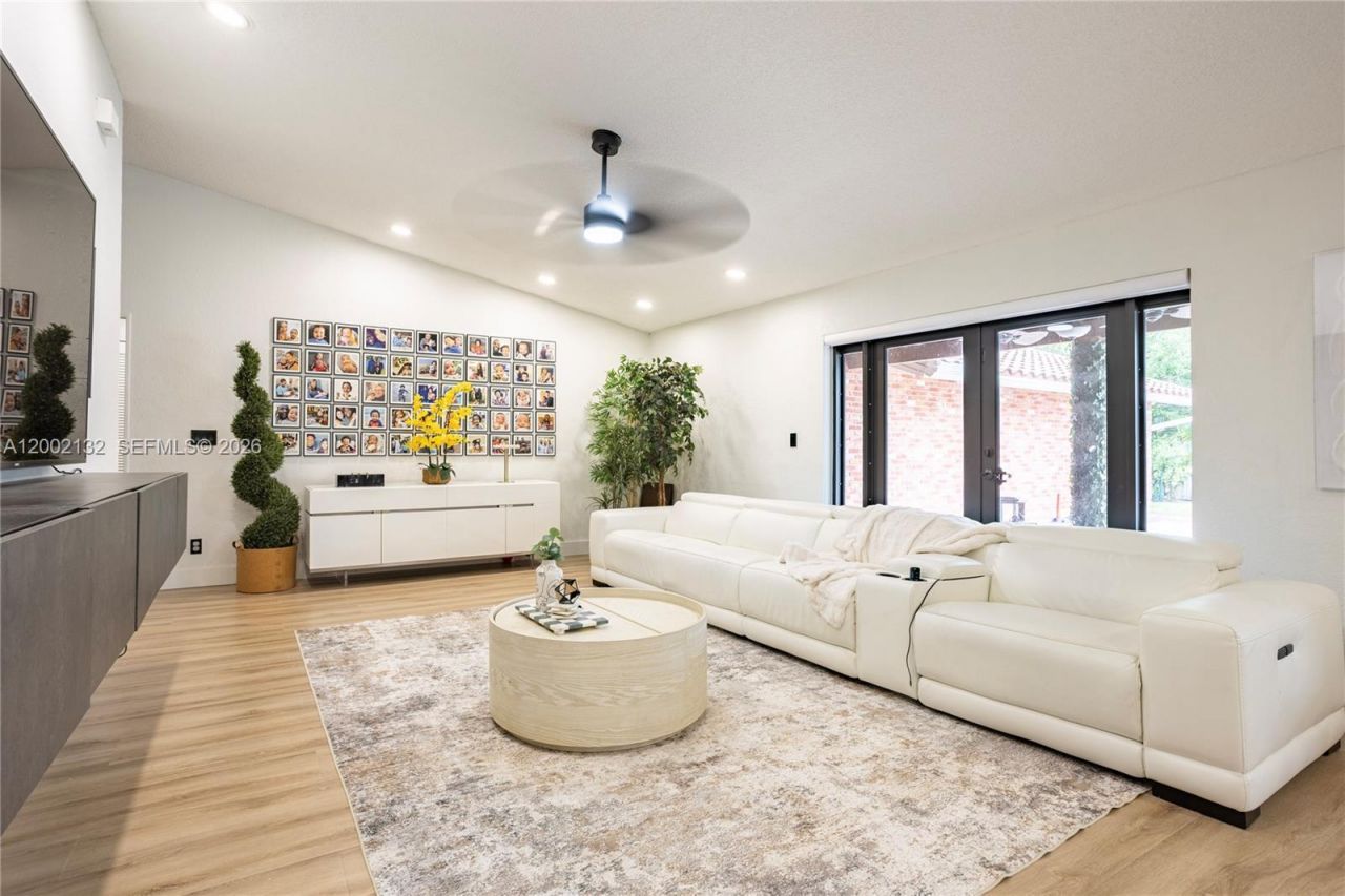 1030 NW 95th Ter, Plantation, FL 33322 Photo