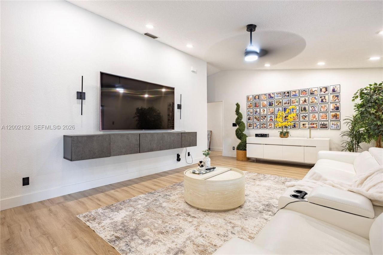 1030 NW 95th Ter, Plantation, FL 33322 Photo