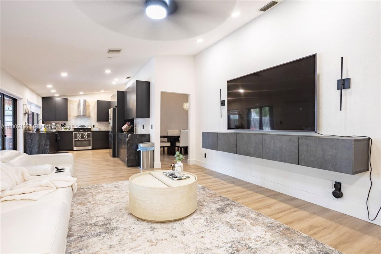 1030 NW 95th Ter, Plantation, FL 33322 Photo