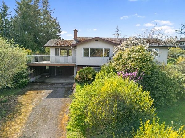 2133 Panaview Hts, Central Saanich, BC V8M 1M2