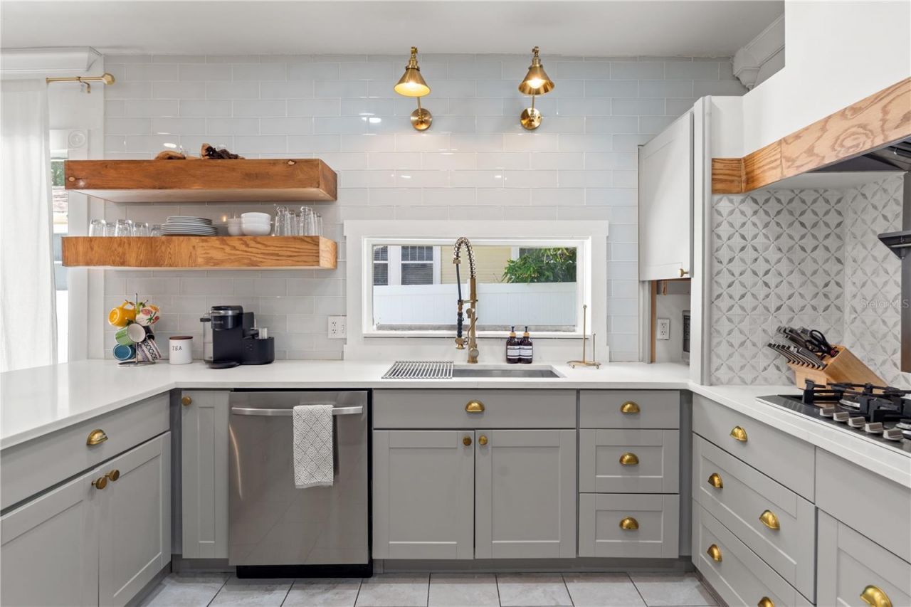 324 W Haya Street, Tampa, FL 33603 Photo