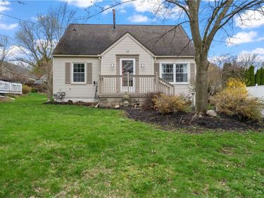 17 Suffolk Street, Fairport, NY 14450