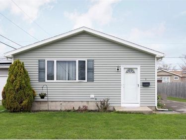 8 E Toulon Drive, Buffalo, NY 14227