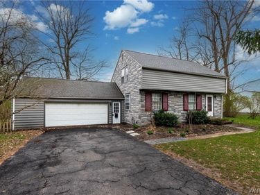 8525 Sunset Drive, Williamsville, NY 14221