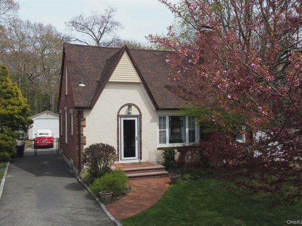 75 Oregon Avenue, Medford, NY 11763