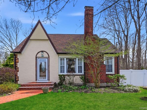 75 Oregon Avenue, Medford, NY 11763