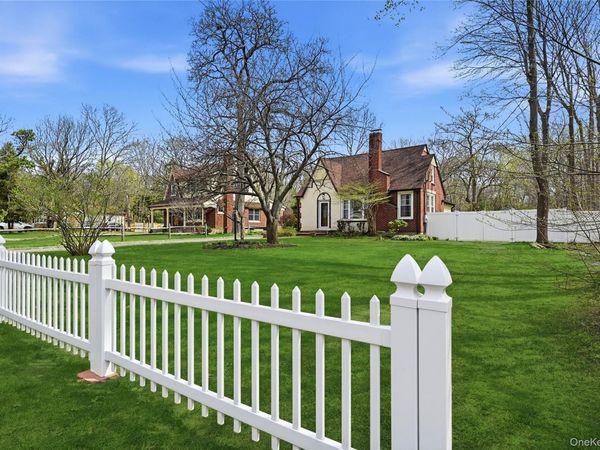 75 Oregon Avenue, Medford, NY 11763