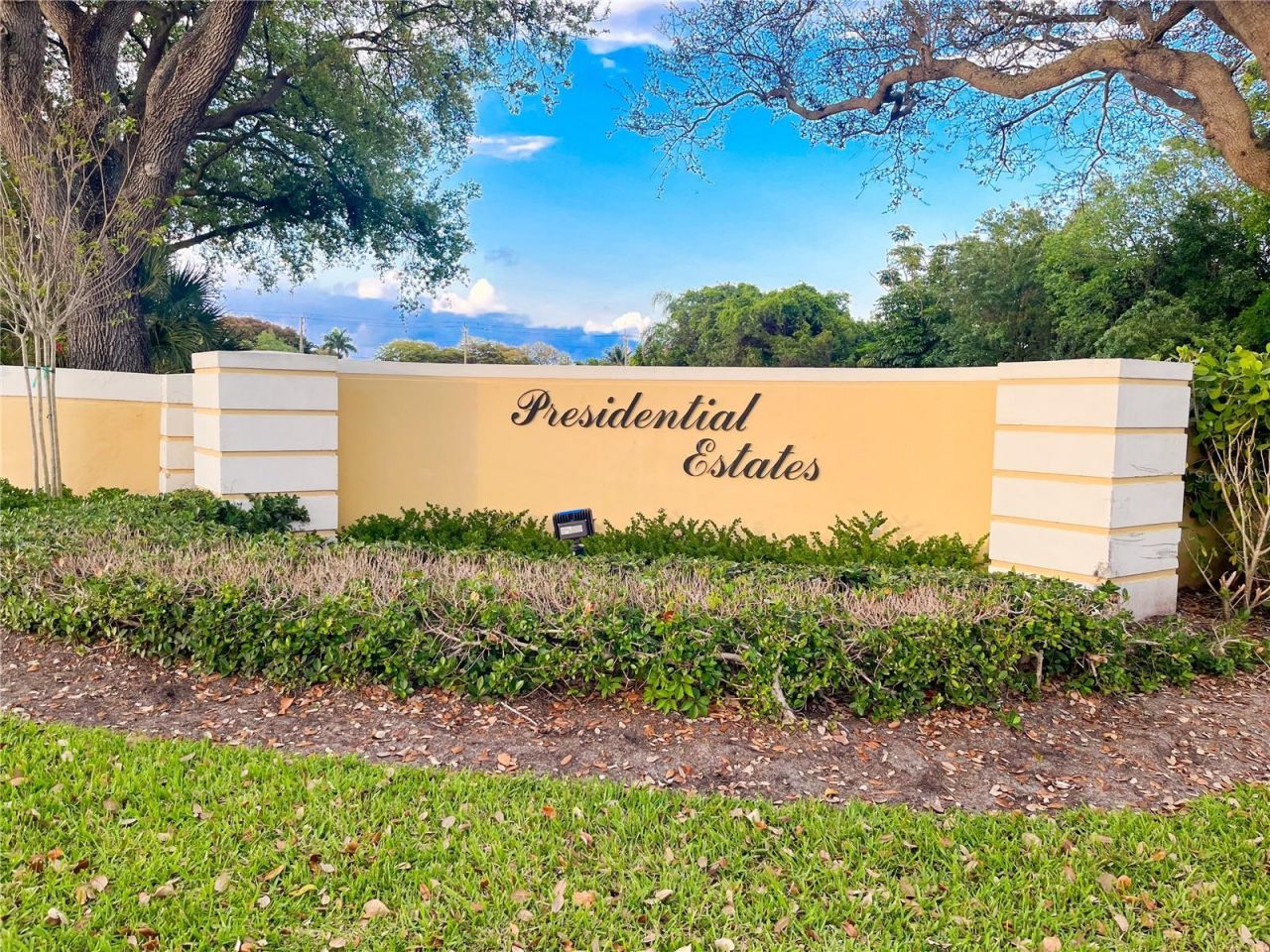 3635 Whitehall Drive, Unit 401, West Palm Beach, FL 33401 Photo