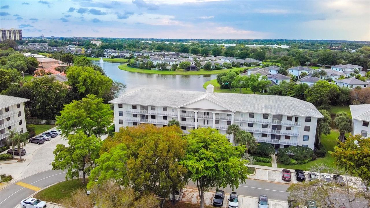 3635 Whitehall Drive, Unit 401, West Palm Beach, FL 33401 Photo