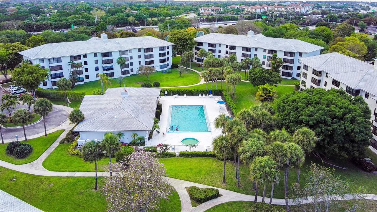 3635 Whitehall Drive, Unit 401, West Palm Beach, FL 33401 Photo