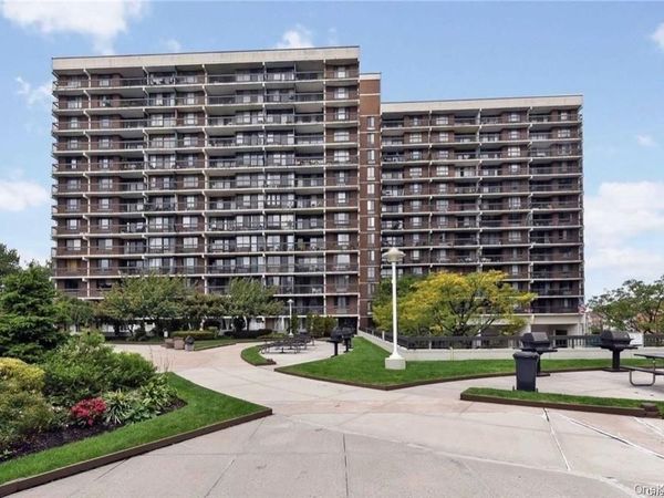 150-38 Union Turnpike , Unit 8L, Flushing, NY 11367