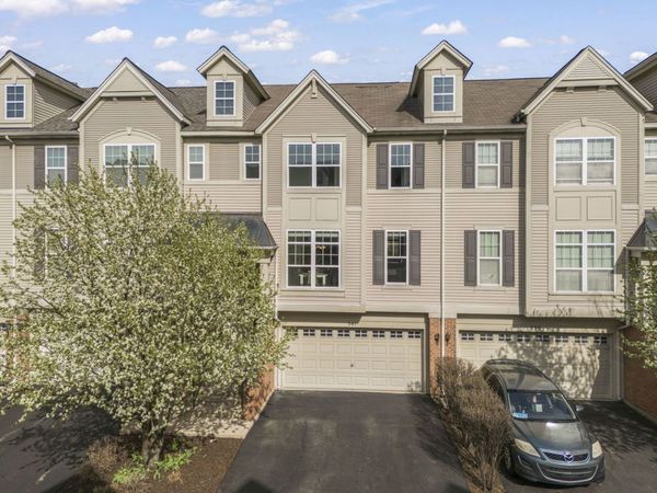 341 N Commerce Street , Aurora, IL 60504