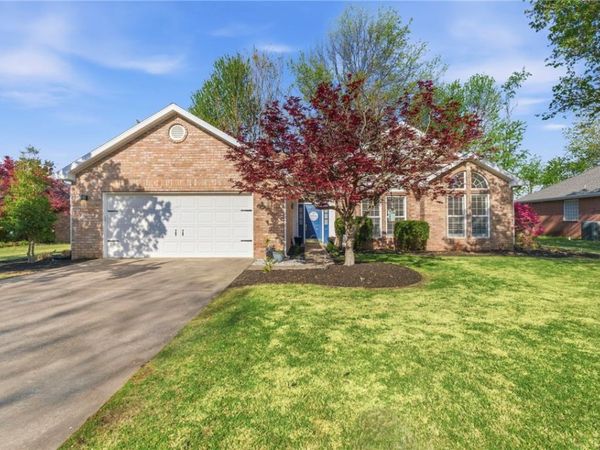 316 Center Drive, Lowell, AR 72745