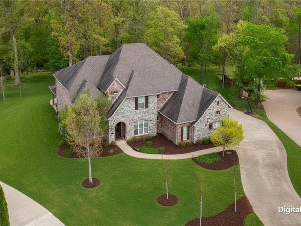 1484 Le Chesnay Drive, Centerton, AR 72719