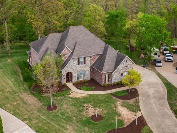 1484 Le Chesnay Drive, Centerton, AR 72719