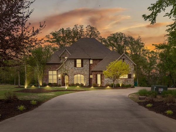 1484 Le Chesnay Drive, Centerton, AR 72719