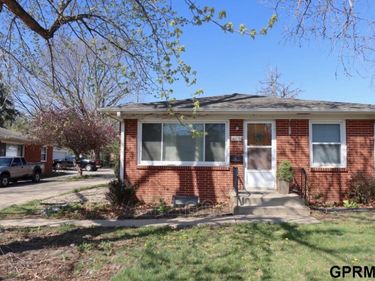 825-827 S 40th Street, Lincoln, NE 68510