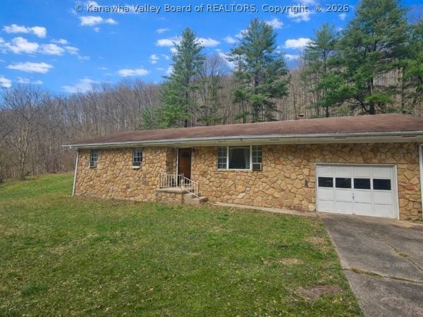 10829 Charleston Road, Walton, WV 25243