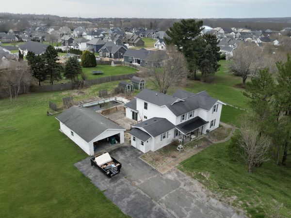 2402 Linda Road , Valparaiso, IN 46383