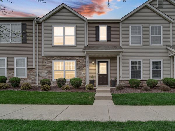 10332 Paramount Way, Cedar Lake, IN 46303