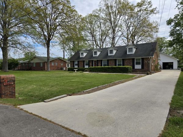 1205 Woodcrest Dr , Manchester, TN 37355