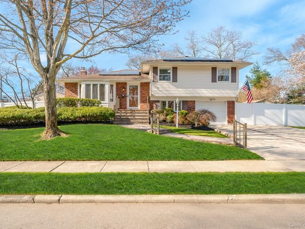 33 Parkdale Drive, Farmingdale, NY 11735