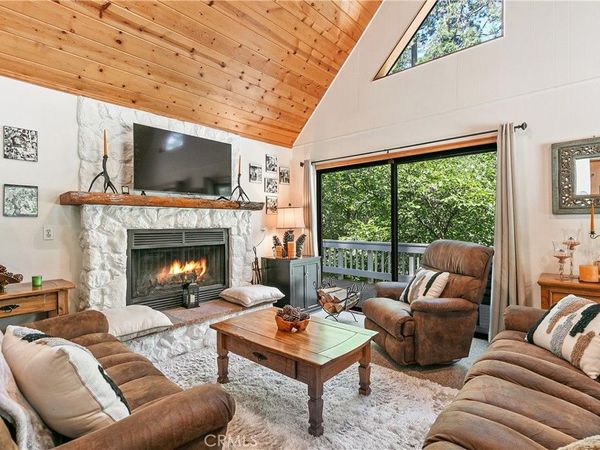 841 Cottage Grove Road, Lake Arrowhead, CA 92352