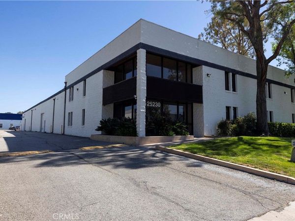 25230 Avenue Stanford, Valencia, CA 91355